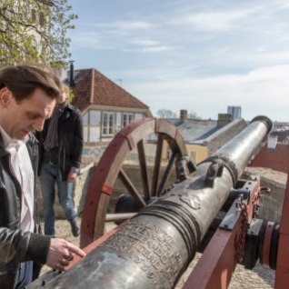 Pronksist suurtüki pauk avab Tallinna päeva