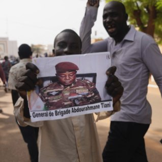 SMUGELDAJATE PIDUPÄEV: Nigeri hunta tühistas seaduse, mis kammitses migrantide suundumist Euroopasse
