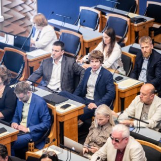 Poliitvõitlejad tsementeeritakse parteisse? Keskerakond vangerdab nõukogudes