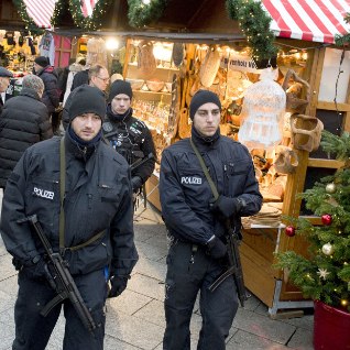 PÜHAD, GLÖGI JA VERI: terroristide viha läänemaailma vastu on vallandunud sageli jõuluperioodil