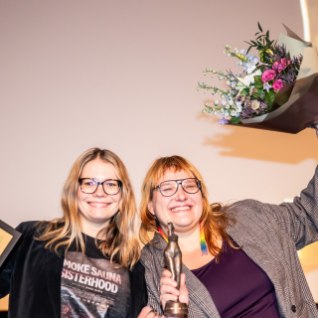 GALERII | AUHINNASADU KESTAB! Eesti vanima filmiauhinna Neitsi Maali laureaadiks valiti „Savvusanna sõsarad“