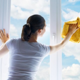 PANE KÕRVA TAHA: nõksud, mis aitavad aknad tõhusamalt särama lüüa!