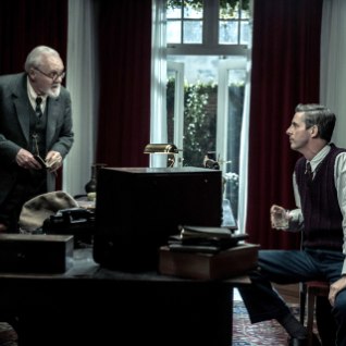 FILMIARVUSTUS | Värskes filmis Sigmund Freudi kehastav Anthony Hopkins on hea nagu ikka. Seekordses linateoses saab aga kuulata ka tema komponeeritud muusikat!
