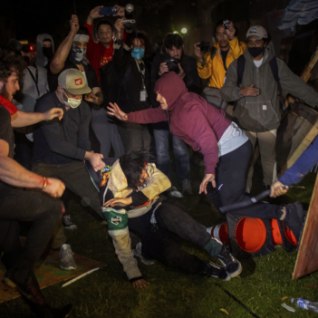 KAKS POOLT LÄKS TEINETEISELE KALLALE: massivahistamised toimusid teiseski USA ülikoolis