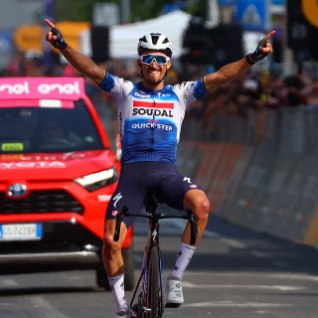 VIDEO | Vägeva sõidu teinud kahekordne maailmameister sai Girol esimese võidu, Pogacar säilitas üldarvestuses edu