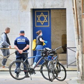 Prantsusmaa politseinikud tapsid sünagoogi süüdanud ja neid rünnanud mehe