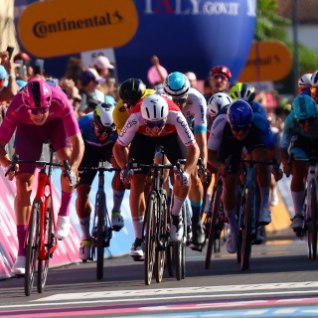 VIDEO | Itaallane võttis Girol kolmanda etapivõidu, Mihkelsile tihedas finišis varianti ei jäetud