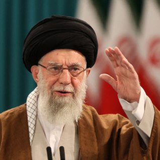 MIS SAAB EDASI? Tragöödiast rusutud Iraan vajab uut presidenti ja kõrgeim juht mantlipärijat