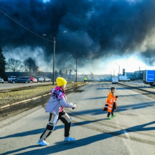 Narvas põleb metallistööstus, suitsu tõttu tuleb kohalikel uksed-aknad kinni hoida!