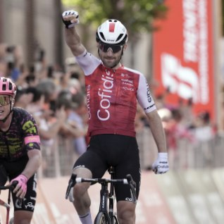 Giro viiendal etapil triumfeeris trekisõidus sületäie medaleid võitnud prantslane, Mihkels taas esikümnes