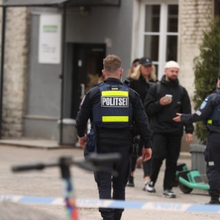 FOTOD | Tallinnas Telliskivi kvartalis toimus politseioperatsioon, demineerijad kontrollisid sõidukit