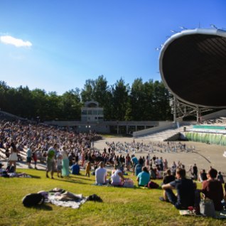 GALERII | Tartu võimlemispidu tõi kokku üle 2000 tantsija: vahepeal käis palavusest pea ringi, aga nauditi kogu hingest