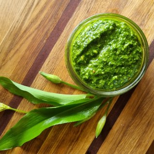 TAIMNE PÄEVARETSEPT  Karulaugu-basiiliku pesto