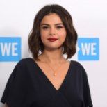 Selena Gomez poseerib esimestel fotodel pärast psühhiaatriahaiglasse sattumist
