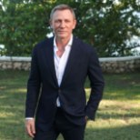 BONDI-NEEDUS: Daniel Craig ilmus avalikkuse ette lahases jalaga