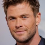 Chris Hemsworth tähistas filmivõtete lõppu pildiga, mis demonstreerib ta hiiglaslikke muskleid