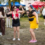 ÕL VIDEO JA SUUR GALERII | Jänkukõrvad ja dressipüksid! Valgeranna festivali pidutsejad šokeerisid oma moevalikutega