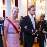 ARMULUGU LÄBI: Norra kroonprintsess pääses skandaalsest miniakandidaadist
