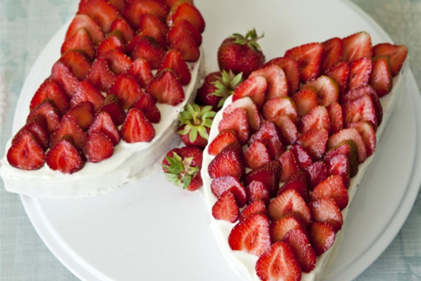 Liblikatort maasikatega