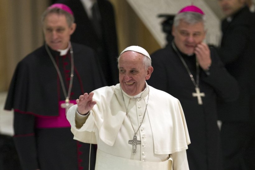 Minimalistlik stiil tegi paavstist  aasta moeikooni