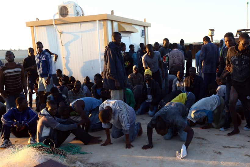 FOTOD: Itaalia piirivalve päästis merehädast üle pooletuhande põgeniku