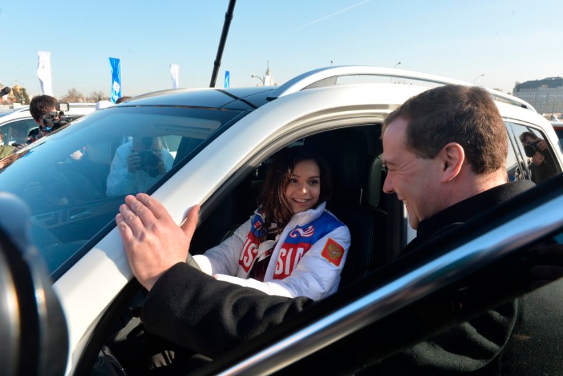 FOTOD: Vene olümpiavõitjad said Mercedesed kätte Punasel väljakul