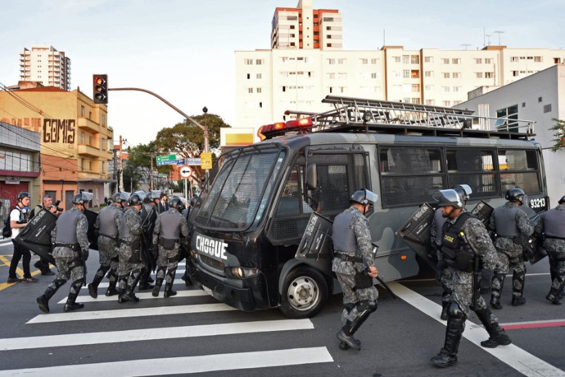 Politsei kasutas Sao Paulos protestijate vastu pisargaasi