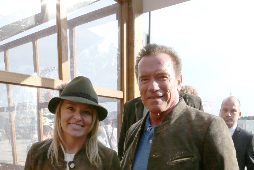 FOTOD: Arnold Schwarzenegger mekkis koos endast 28 aastat noorema kallimaga Oktoberfestil õlut