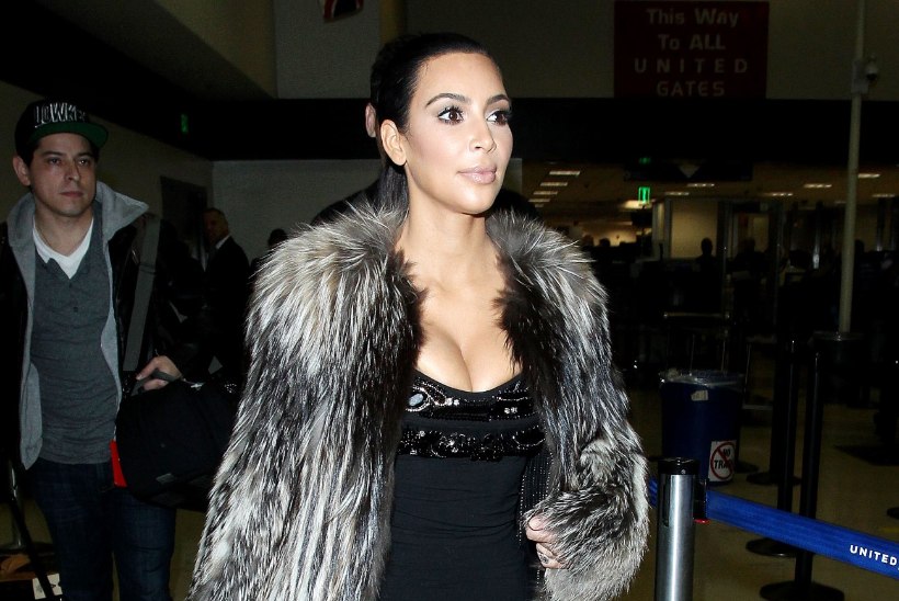 Mis dressid ja tossud? Vaata, millises riietuses lendab Kim Kardashian!