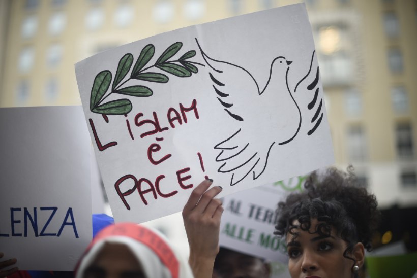 GALERII | Itaalias protestisid moslemid Pariisi terrorirünnakute vastu