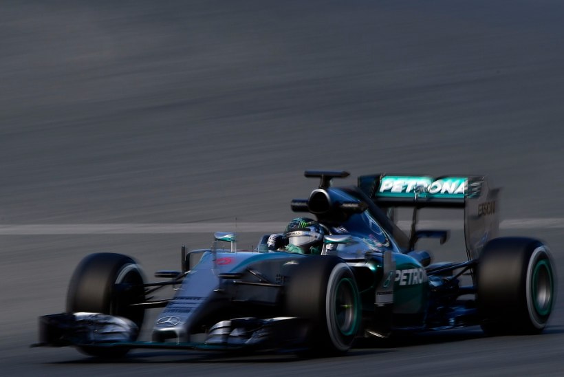 GALERII: Nico Rosberg edestas järgnevaid enam kui sekundiga