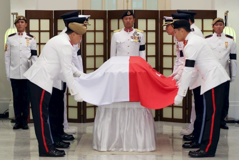 Tuhanded singapurlased jätavad hüvasti riigi esimese peaministriga 