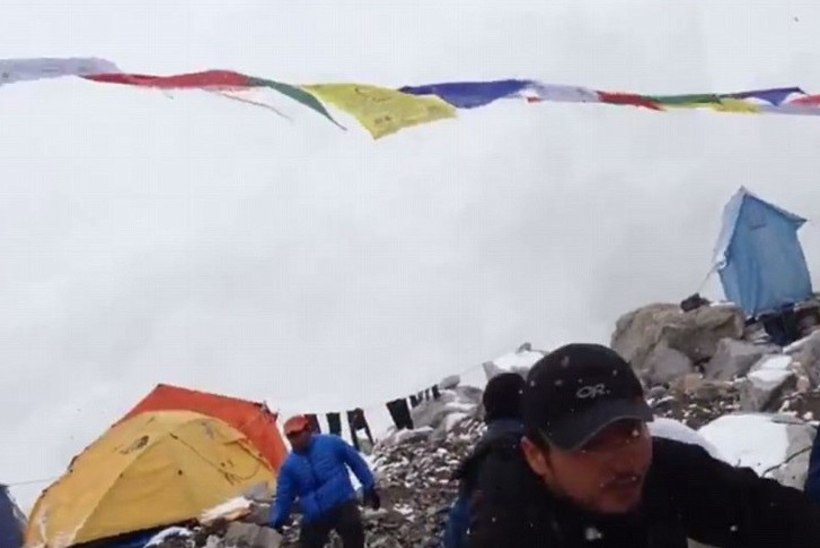KESET HIRMU, ÕUDU JA TEADMATUST: video Everestil laviini võimusesse jäänutest