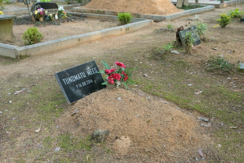 Piiriületamisel surnuks külmunud aafriklase isik on tuvastatud, kuid mehe hauaplaadil seisab endiselt kiri: tundmatu mees