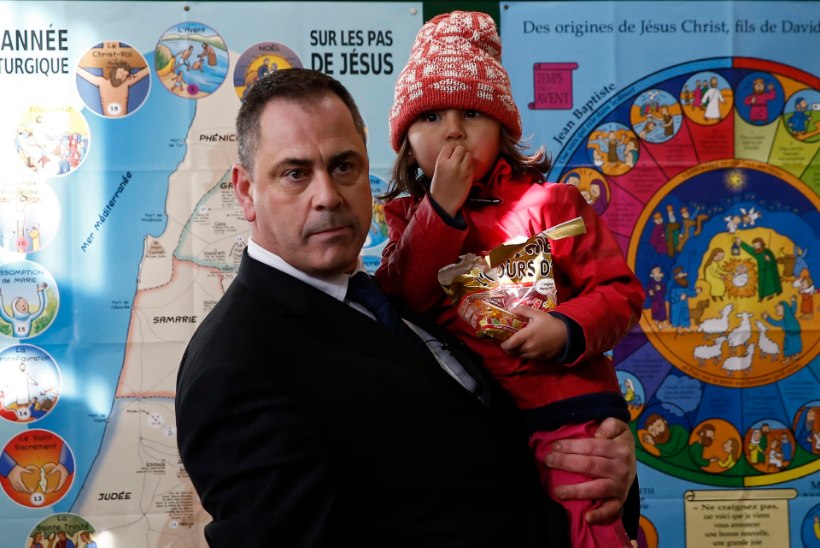 FOTOD | Calais's afganistani last smugeldada üritanud britt palub Prantsuse kohtult halastust