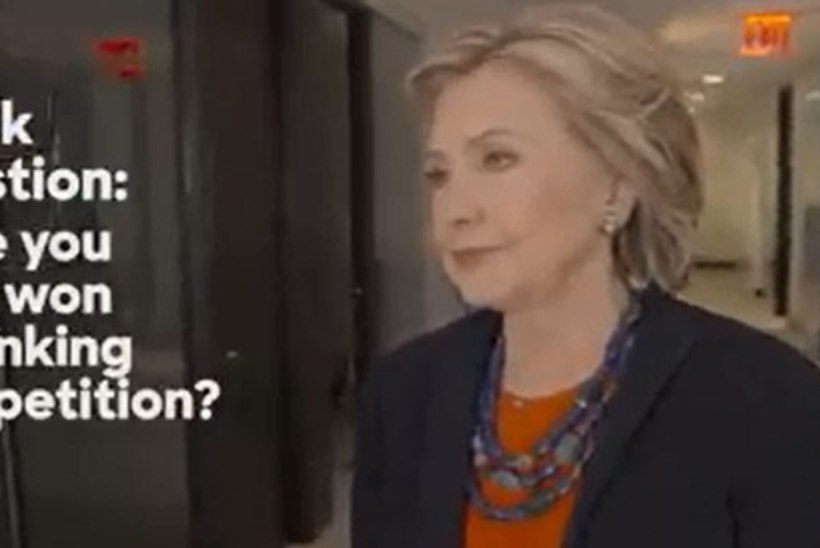 VIDEO | Mis juhtus, kui Hillary Clinton võttis Tallinnas vastu John  McCaini väljakutse võidu viina juua?