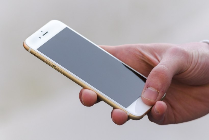 Apple vahetab "väga väikesel hulgal" iPhone 6 vigased akud välja