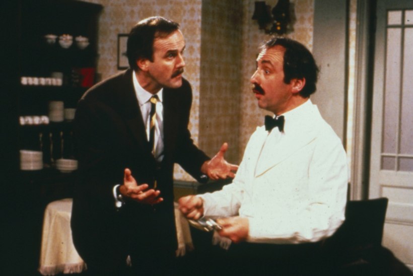 Suri "Fawlty Towersi" kelner Manuel