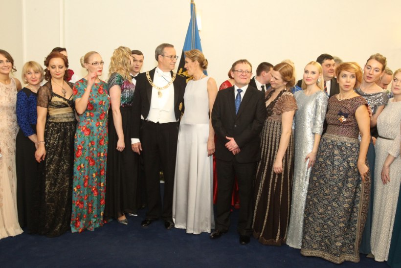 FOTOD | VÄIKE SELFIE? Presidendipaar poseeris koos peokülaliste ja kokkadega