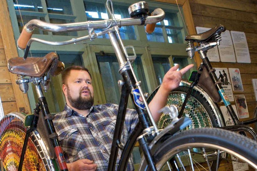 Kohaliku elu edendaja: vanade jalgrataste huviline avas muuseumi