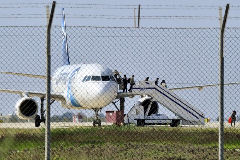 Armuvalus mees kaaperdas Egiptuse reisilennuki ja sundis selle maanduma Küprosel