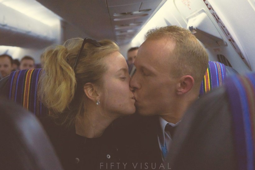 VIDEO | Stockholmi–Tallinna lennul kihlus noorpaar. Kas ja kuidas saaks pilvede kohal abielluda?