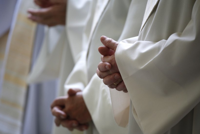 7% Austraalia katoliku kiriku preestritest on seotud laste väärkohtlemisega