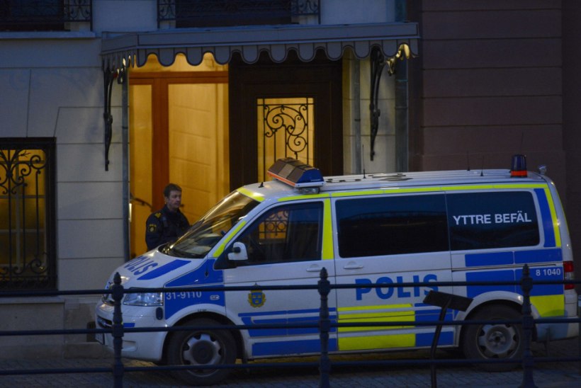 Stockholmis sõitis auto vastu raekoda ning süttis, üks inimene hukkus