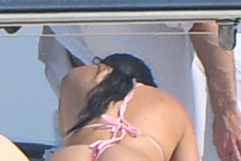 Mmmm! Kourtney Kardashiani ihukatteks on pea olematud stringbikiinid
