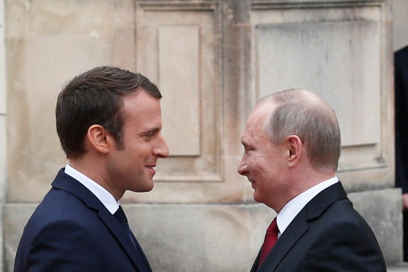 FOTOD | Emmanuel Macron kohtus Versailles' lossis Vladimir Putiniga