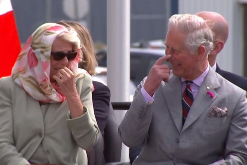 PIINLIK NAER: prints Charles ja Camilla itsitasid põlisrahva tantsu üle