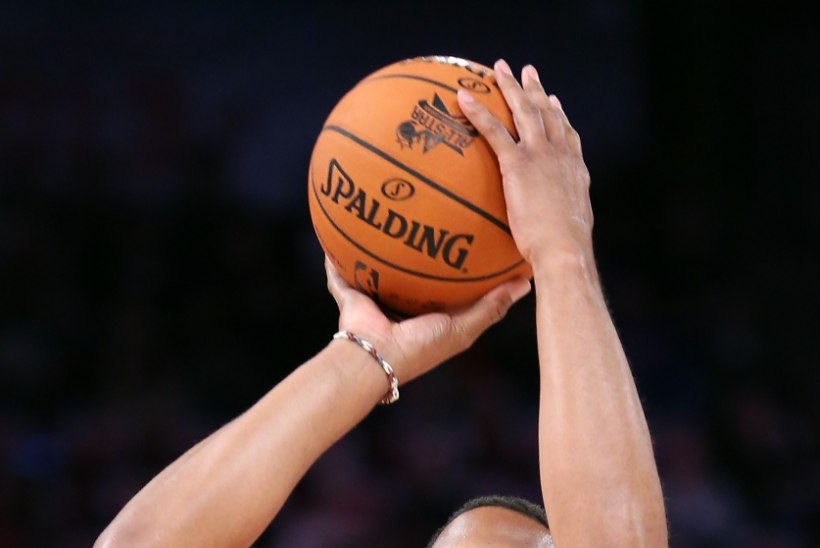 VIDEO | Poja mängu vaadanud seitsmekordne NBA meister lasi ootamatult rusikad käiku
