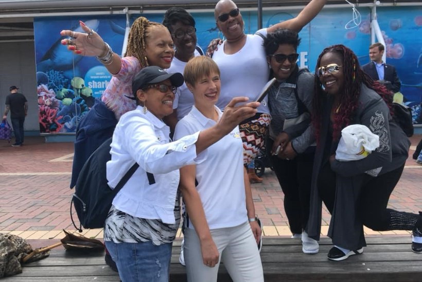 FOTO | Rahvas kogunes president Kaljulaidi Sydney tänavatele vaatama