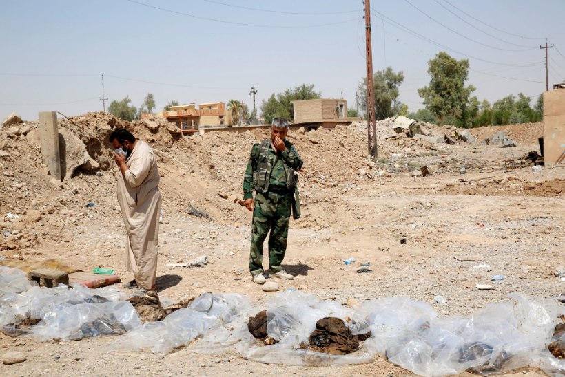 VÕIGAS LEID: Iraagis ajas ISIS tuhanded ohvrid massihaudadesse
